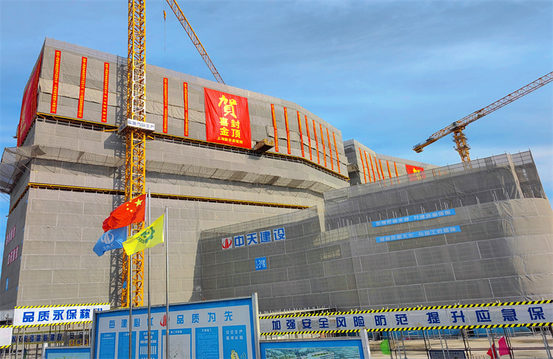 2024年10月30日，4001百老汇三建上海新华泰医院项目主体封顶。